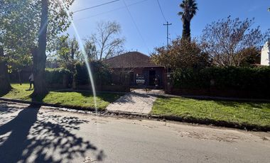 Chalet 4 Ambientes con Parque y Quincho
