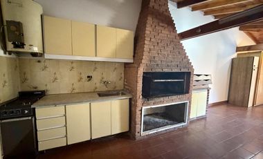 Chalet 4 Ambientes con Parque y Quincho