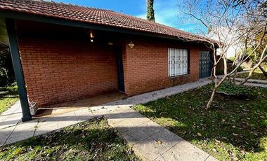 Chalet 4 Ambientes con Parque y Quincho