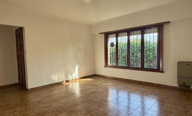 Chalet 4 Ambientes con Parque y Quincho