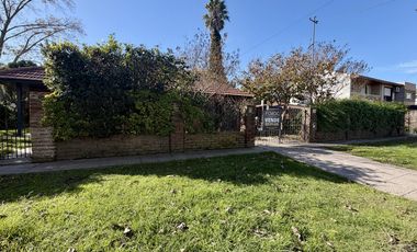 Chalet 4 Ambientes con Parque y Quincho