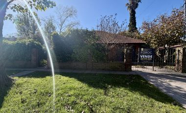 Chalet 4 Ambientes con Parque y Quincho