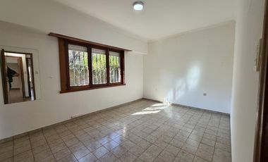 Chalet 4 Ambientes con Parque y Quincho