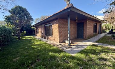 Chalet 4 Ambientes con Parque y Quincho