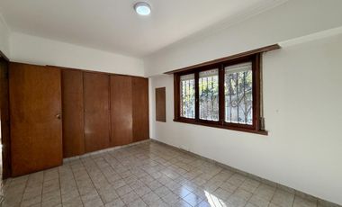 Chalet 4 Ambientes con Parque y Quincho