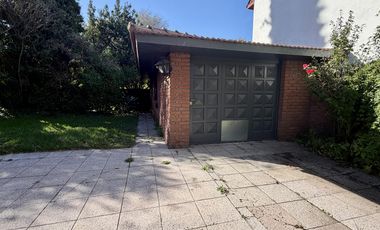Chalet 4 Ambientes con Parque y Quincho