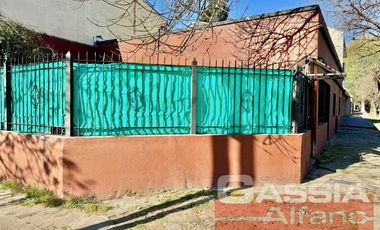 CASA DESARROLLADA EN UNA PLANTA DOS DORMITORIOS, PATIO Y TERRAZA