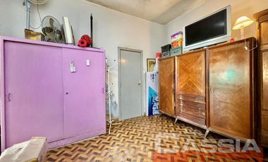 CASA DESARROLLADA EN UNA PLANTA DOS DORMITORIOS, PATIO Y TERRAZA