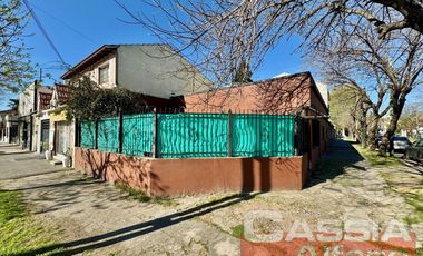 CASA DESARROLLADA EN UNA PLANTA DOS DORMITORIOS, PATIO Y TERRAZA