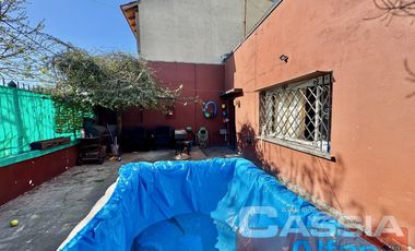 CASA DESARROLLADA EN UNA PLANTA DOS DORMITORIOS, PATIO Y TERRAZA