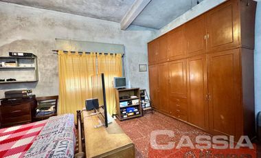 CASA DESARROLLADA EN UNA PLANTA DOS DORMITORIOS, PATIO Y TERRAZA