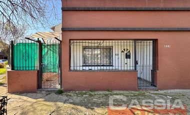 CASA DESARROLLADA EN UNA PLANTA DOS DORMITORIOS, PATIO Y TERRAZA