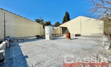 CASA DESARROLLADA EN UNA PLANTA DOS DORMITORIOS, PATIO Y TERRAZA