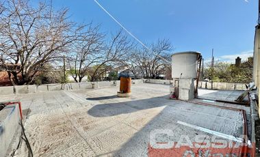 CASA DESARROLLADA EN UNA PLANTA DOS DORMITORIOS, PATIO Y TERRAZA