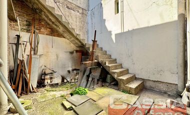 CASA DESARROLLADA EN UNA PLANTA DOS DORMITORIOS, PATIO Y TERRAZA