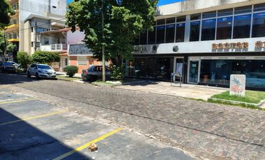 Local en block sobre Avda H. Yrigoyen