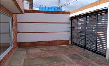 ARRIENDO CASA 160 M2 3 PISOS - EL CEDRO - CHIA