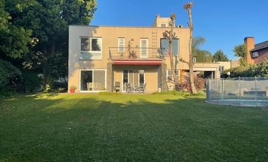 VENTA casa moderna con spa y piscina en Fincas de Iraola Lote Central