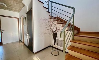 VENTA casa moderna con spa y piscina en Fincas de Iraola Lote Central