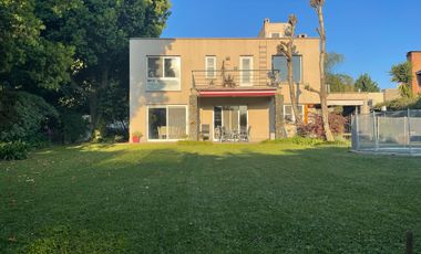 VENTA casa moderna con spa y piscina en Fincas de Iraola Lote Central