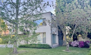VENTA casa moderna con spa y piscina en Fincas de Iraola Lote Central