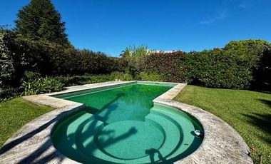 VENTA casa moderna con spa y piscina en Fincas de Iraola Lote Central