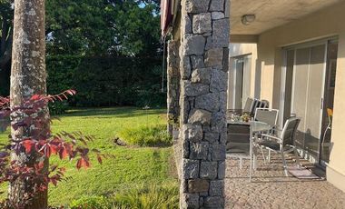 VENTA casa moderna con spa y piscina en Fincas de Iraola Lote Central