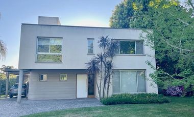 VENTA casa moderna con spa y piscina en Fincas de Iraola Lote Central