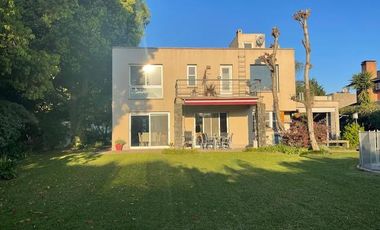 VENTA casa moderna con spa y piscina en Fincas de Iraola Lote Central