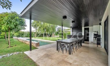 Casa en Las Liebres, 3 dormitorios, jardin y piscina