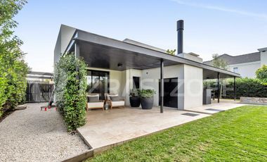 Casa en Las Liebres, 3 dormitorios, jardin y piscina