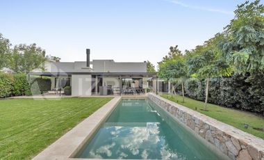 Casa en Las Liebres, 3 dormitorios, jardin y piscina