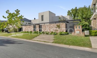 Casa en Las Liebres, 3 dormitorios, jardin y piscina