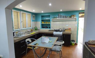 Casa en venta en Longchamps reciclada 3 ambientes en gran terreno