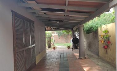 Casa en venta en Longchamps reciclada 3 ambientes en gran terreno