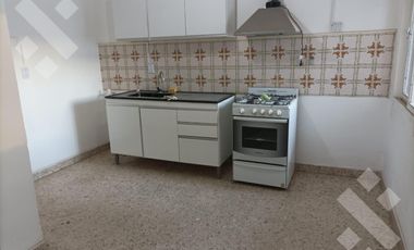 Venta Casa con Dpto   2 Locales Comerciales - Pleno Centro de Cinco Saltos