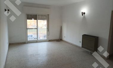 Venta Casa con Dpto   2 Locales Comerciales - Pleno Centro de Cinco Saltos