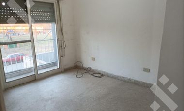 Venta Casa con Dpto   2 Locales Comerciales - Pleno Centro de Cinco Saltos
