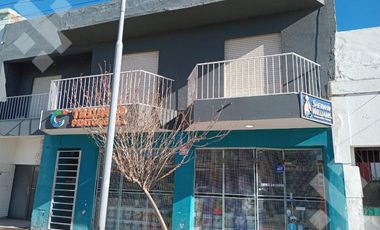 Venta Casa con Dpto   2 Locales Comerciales - Pleno Centro de Cinco Saltos