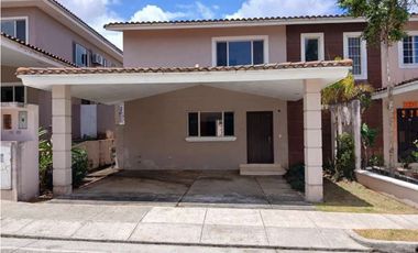 Venta de casa en Villas del Golf (PH Villa Navona) GTA