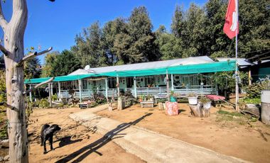 casa con cabaña y buen terreno en Parral