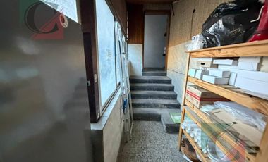 vivienda con local comercial en excelente ubicación