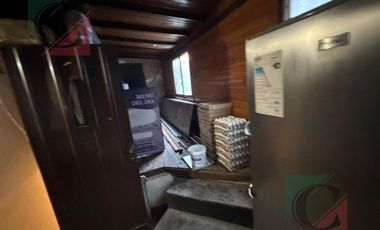 vivienda con local comercial en excelente ubicación