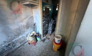 vivienda con local comercial en excelente ubicación