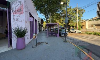 vivienda con local comercial en excelente ubicación