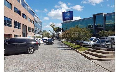 Daniela Esteche Realty & Home Oficina a la venta Office Park Plaza.