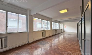Oficina Comercial  con ubicación privilegiada en  San Nicolás - Capital Federal