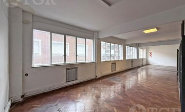 Oficina Comercial  con ubicación privilegiada en  San Nicolás - Capital Federal