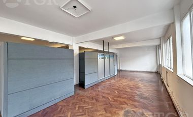 Oficina Comercial  con ubicación privilegiada en  San Nicolás - Capital Federal