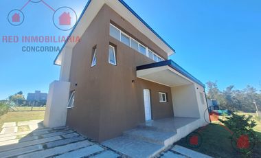 CASA EN VENTA EN BARRIO PRIVADO ALTOS DE ZORRAQUIN